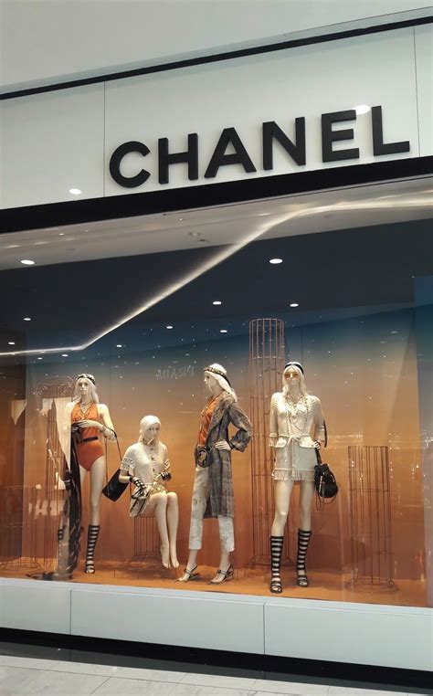 Chanel window displays